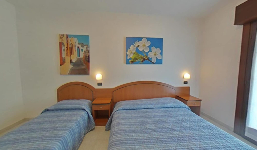 Room 5, Super Close to the Beach Accommodation in Lignano, Udine