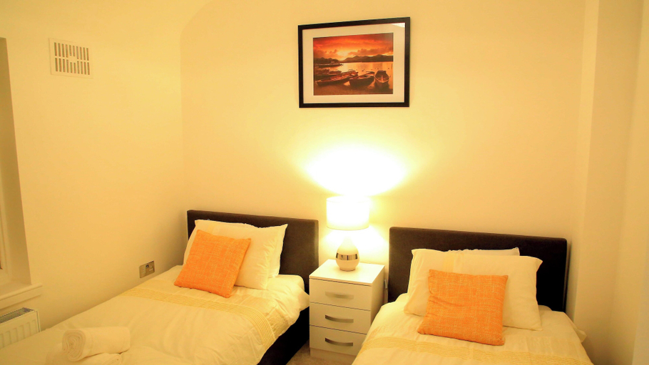 Others 5, A Modern, Comfy Newly Remodeled 2bd House, London