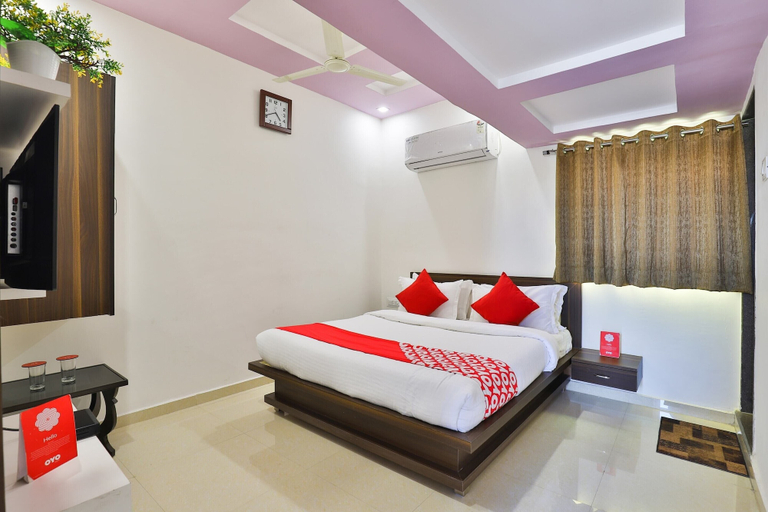 Room 2, Deluxe Hotel Navjivan, Ahmadabad