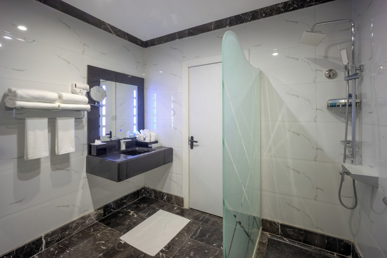 Bathroom 5, Donatello Hotel Jeddah, Jeddah