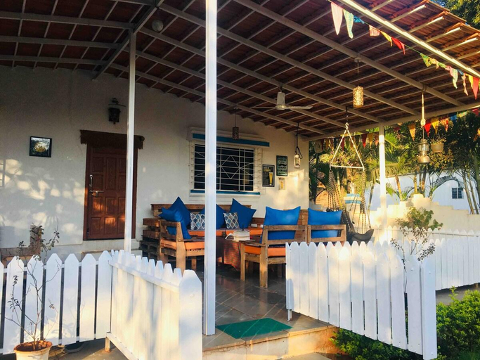 Food & Drinks, West Valley Farm Villa Lavasa Road, Pune