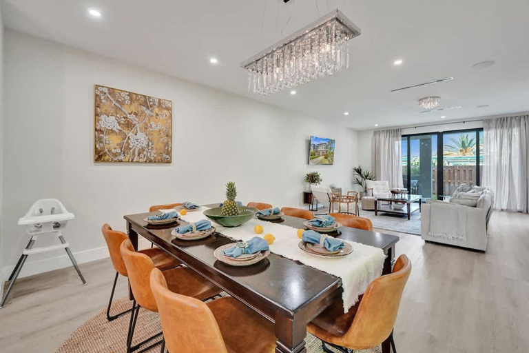 Room 4, New 4BR Upscale Family Haven, Broward
