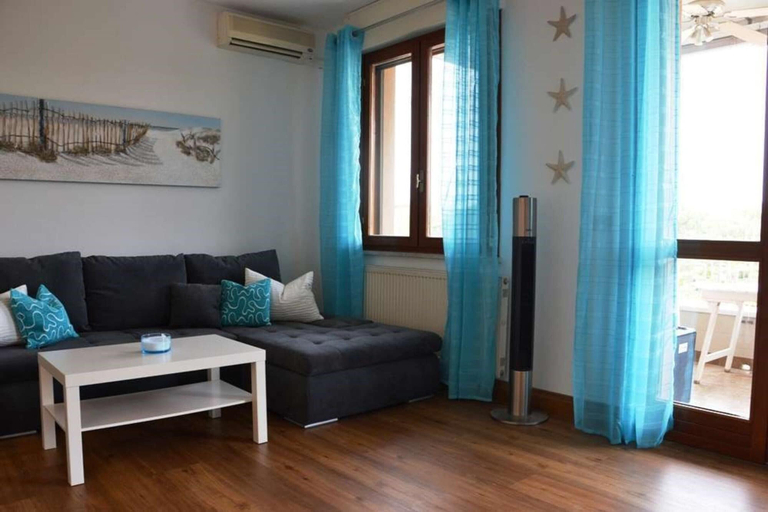Living room 5, Inviting apartment with pool near the beach, Udine