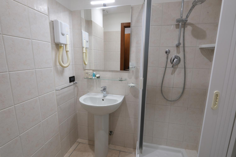 Bathroom, Hotel Nuovo Metro, Milano