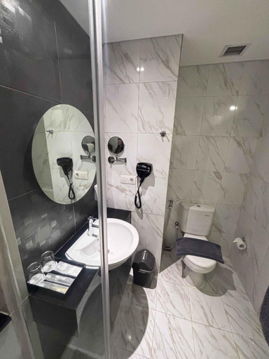 bathroom 14