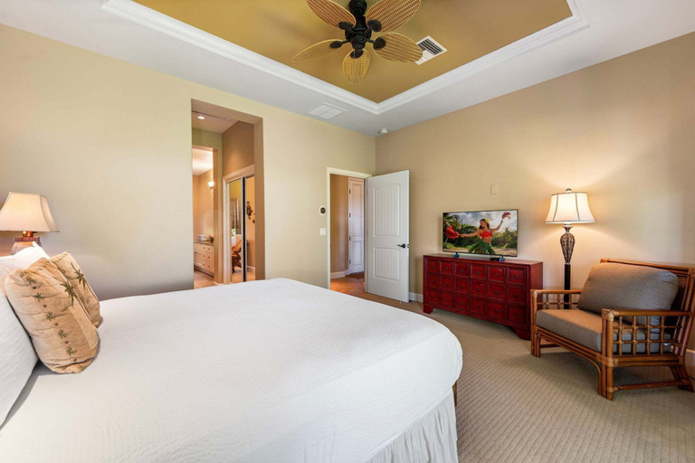 Room 3, Spacious Townhome With Dual Suites, Lanai BBQ & Beach Club Access, Hawaii