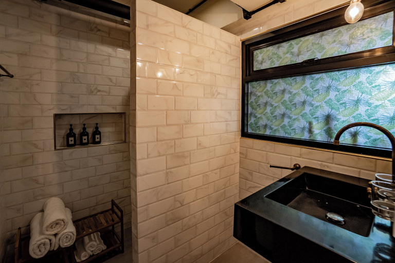 Bathroom 3, Luxury Industrial Flat 5 Mins From Nimman, Muang Chiang Mai