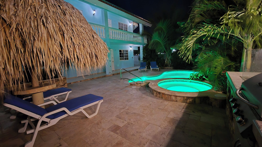 Front of property, Perfect 1 Bedroom Apartment 3 km From Eagle Beach