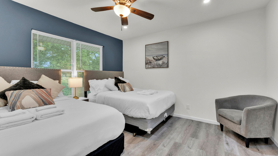 Room 5, Apartmint at N Bishop Ave Dallas, Dallas