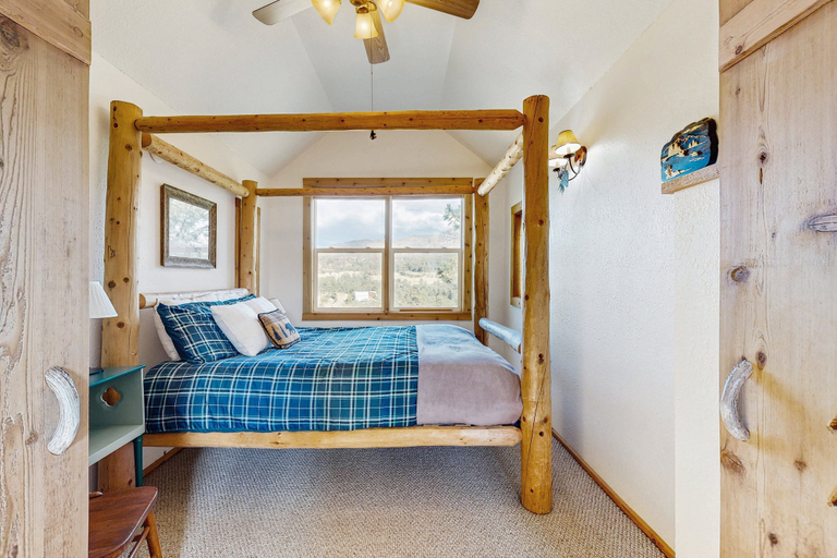 Room 4, Spacious Cabin With Stunning Views, Wifi, Fully Stocked Kitchen & W/D, Larimer