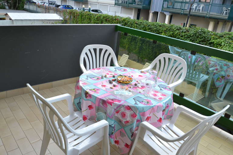 Balcony 3, Charming Flat Just Steps Away From the Beach, Venezia