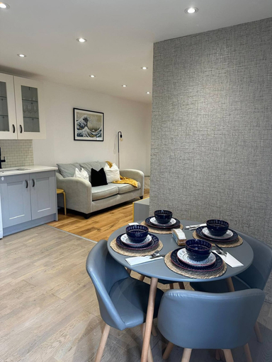 Dining room 1, The Hideaway Haven With Private Self Check-in, London