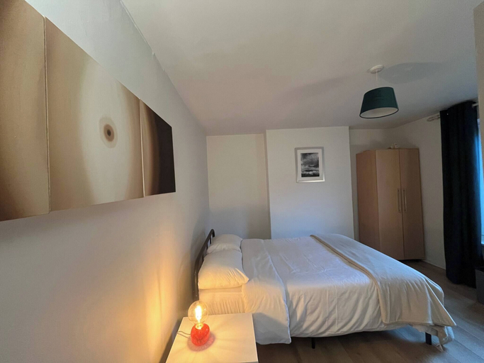 Room 4, Beautiful & Cosy Apartment in Brighton BN2 3AD, Brighton and Hove