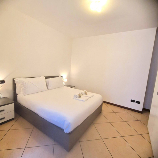 Room 3, Central Apartment Caniggia 1 With Terrace in Como, Como