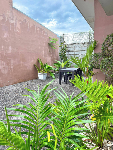 Outdoor dining, Bloomstone - 2BR Family Suite in Gensan, General Santos City