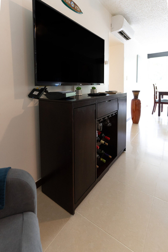 Living area 4, Luxury 3-bedroom Condo in Paradise, Garabito