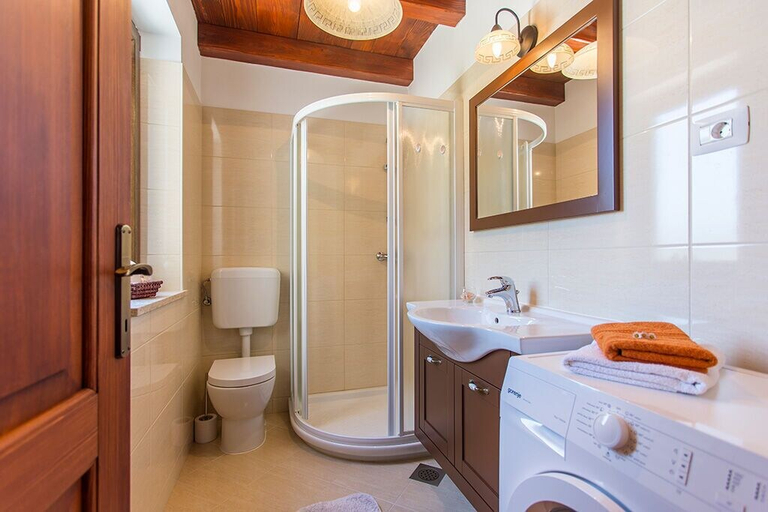 Bathroom 3, Villa Casa Mia, Barban