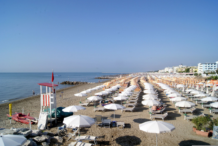 Beach 4, Sea and Pool View Holiday Stay, Venezia
