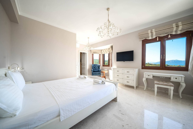 Room 5, Karyo Villa,- 4bd, 3min On Foot From The Beach!, Crete