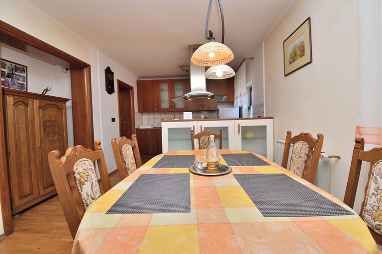 Dining 5, Apartment Tadey, Fužine