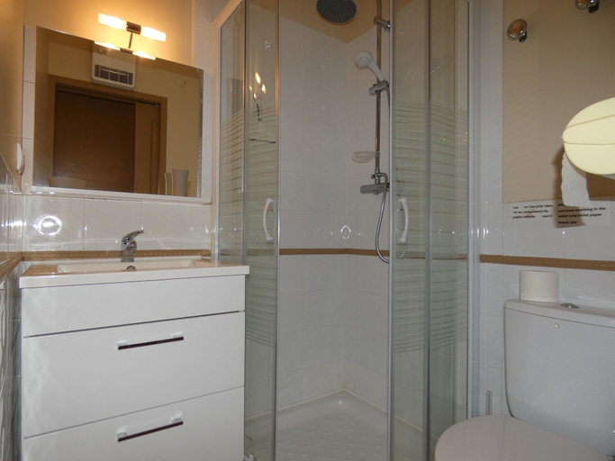 Bathroom 4, Inviting Villa in Saint Paul Trois Chateaux With Pool, Drôme