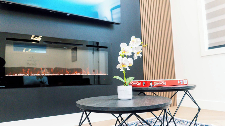 Living room 2, Serene Dwelling Home-4 Bedroom,pool Table Near Yeg- With AC, Division No. 11
