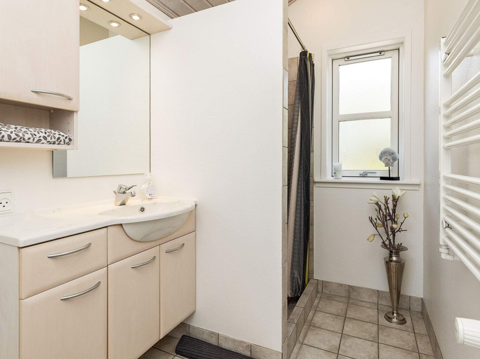 Bathroom 3, 5 star holiday home in Hirtshals, Hjørring