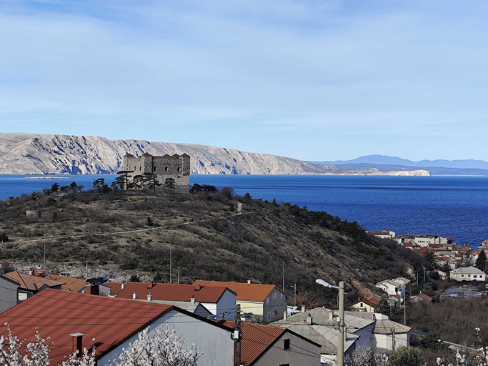 Others 3, Apartments Nina i Harry, Senj