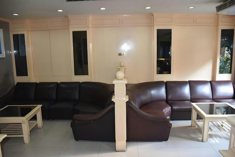 Others 5, Woodlands Inn, Bang Rak