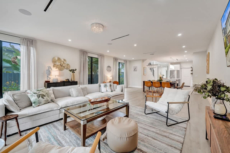 Room 3, New 4BR Upscale Family Haven, Broward