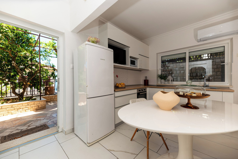 Others 3, apartment with amazing sea view, Trogir