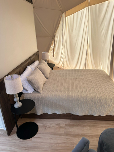 Room, Pilot Mountain Glamping Resort, Stokes