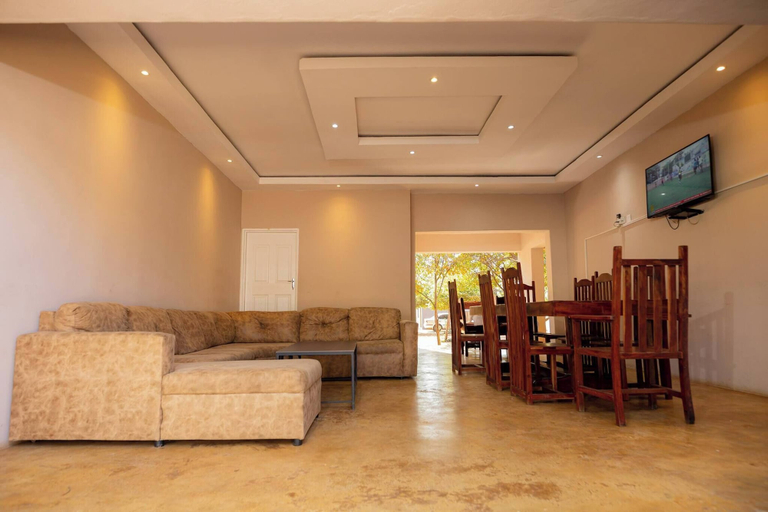 Living room 3, Room-lulu Guest Lodge, Low-density Subur, Hwange