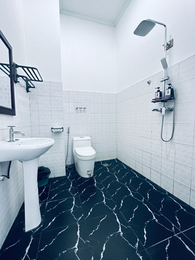 Bathroom 5, A P S Boutique Hotel, Vangvieng