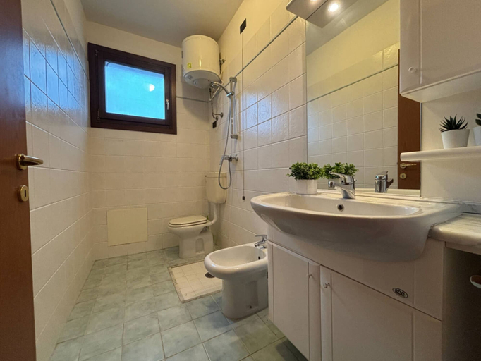 Bathroom 3, Holiday Apartment Nestled in a Residence With Pool, Venezia