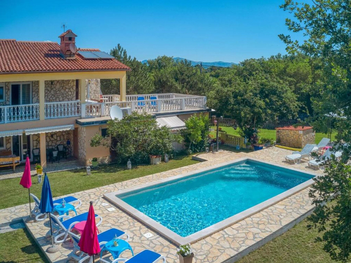 Pool 5, House House Lola, Raša