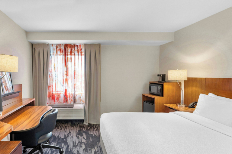 Bedroom 4, Fairfield Inn by Marriott Boston Woburn-Burlington, Middlesex
