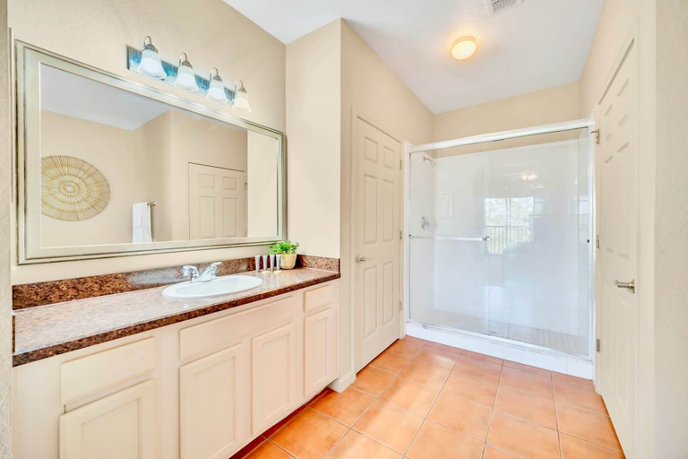 Interior 2, Upstay: Condo w Pool, Sauna for 6 Guests, Orange