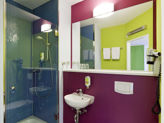 Bathroom 4, ibis Styles Duesseldorf Neuss, Rhein-Kreis Neuss