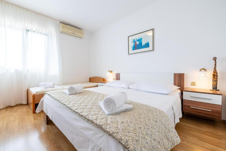 Room 4, Apartments Azure View, Makarska