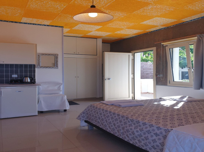 Others 4, Room-spacious Room in Creta for 3 People, Crete