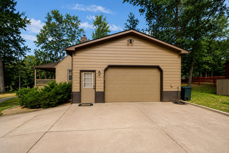 Exterior 4, Lake Anna Home on Large Corner lot With Kayaks, Paddleboard, Firepit & Grill, Louisa