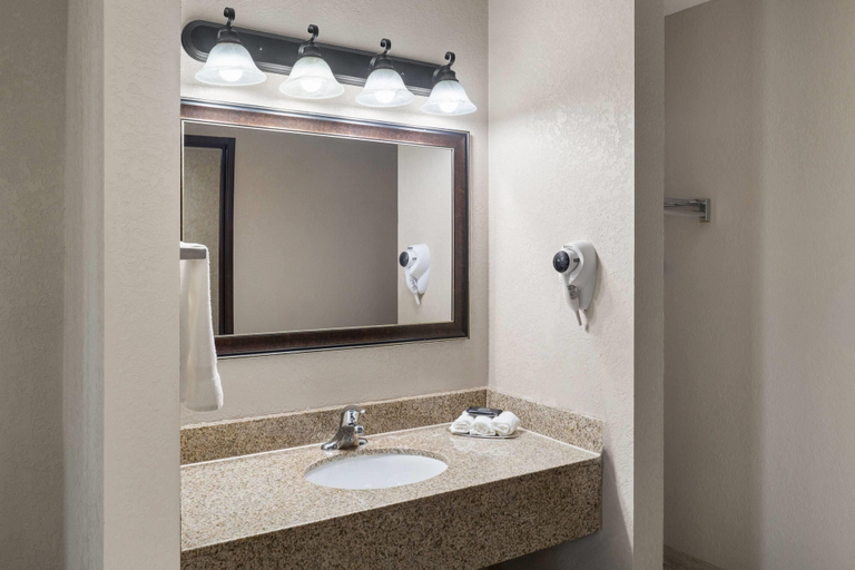 Bathroom 3, Baymont by Wyndham Oacoma, Lyman