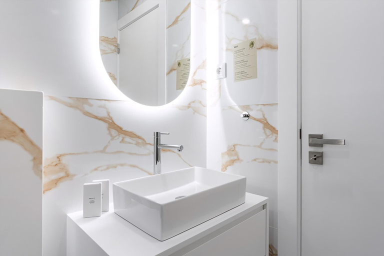 Bathroom 2, Guestready - Tutti Frutti Studios, Porto