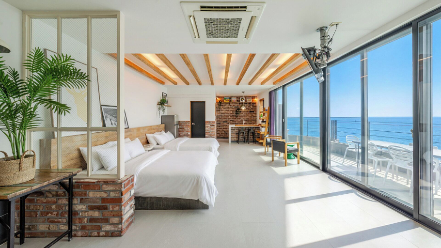 Room 3, Uljin French Paper Pension, Uljin