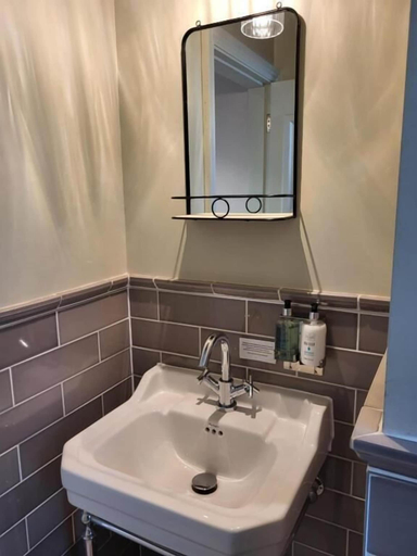 Bathroom 3, The Black Hat, Bradford