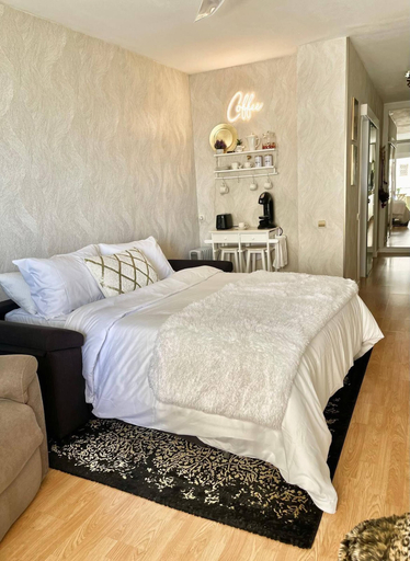 Room 4, Marbella Beachfront Studio, Málaga