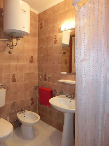 Bathroom amenities, Intimate Coastline Studio With Swimming Pool, Venezia