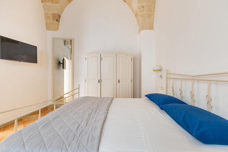 Bedroom 2, La Vecchia Grotta by BarbarHouse, Taranto