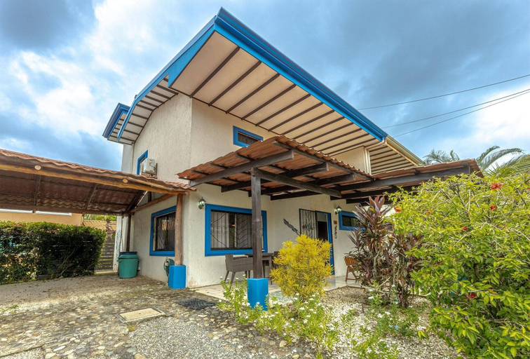 Exterior, Sunset Villa, Comfortable House Steps From the Beach, Parrita